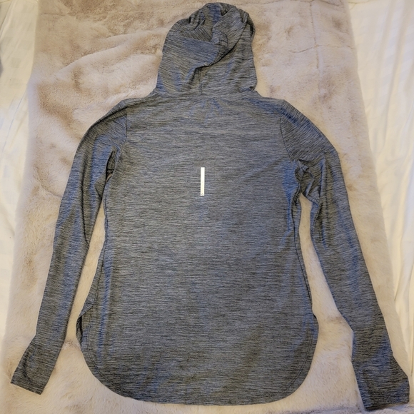 Reebok hooded long sleeve Activewear top size Medium - Picture 6 of 6